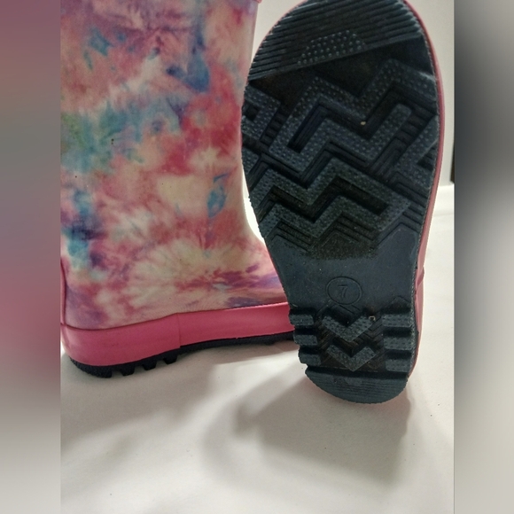 Colorful Tie-Dye Rain Boots with Handles - Picture 7 of 10